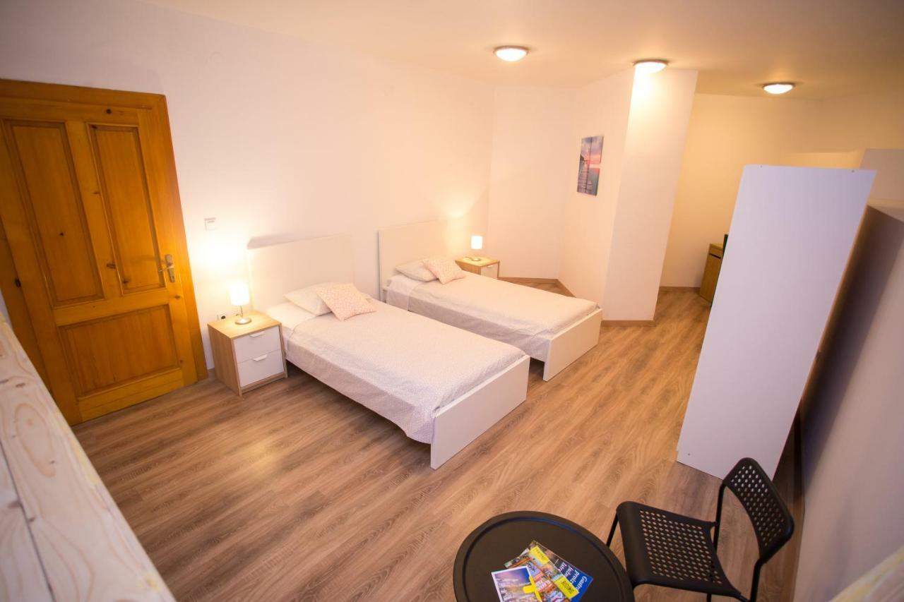 Apartman Girasol Pula Apartment Exterior foto